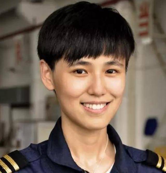 "最帅"女飞行员宋寅:24岁开启梦想,成为国内第一代女搜救机长_救援