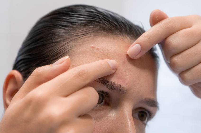 原创
            为何毛孔越来越粗大？伤害皮肤的3大习惯，若你也有，需及时改掉
                
                 