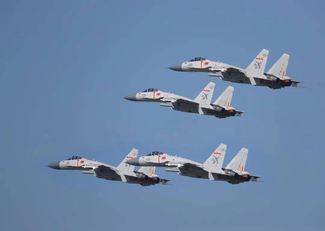 航空工业供图2016年12月,歼—15随辽宁舰航母编队出第一岛链,赴西