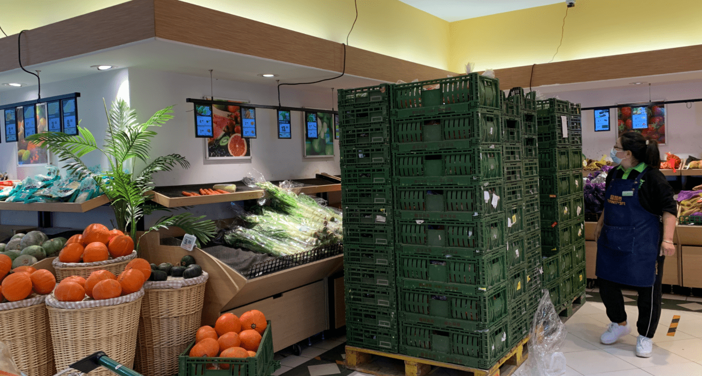 来超市现场取也没问题,很方便."摄影 张佳琪