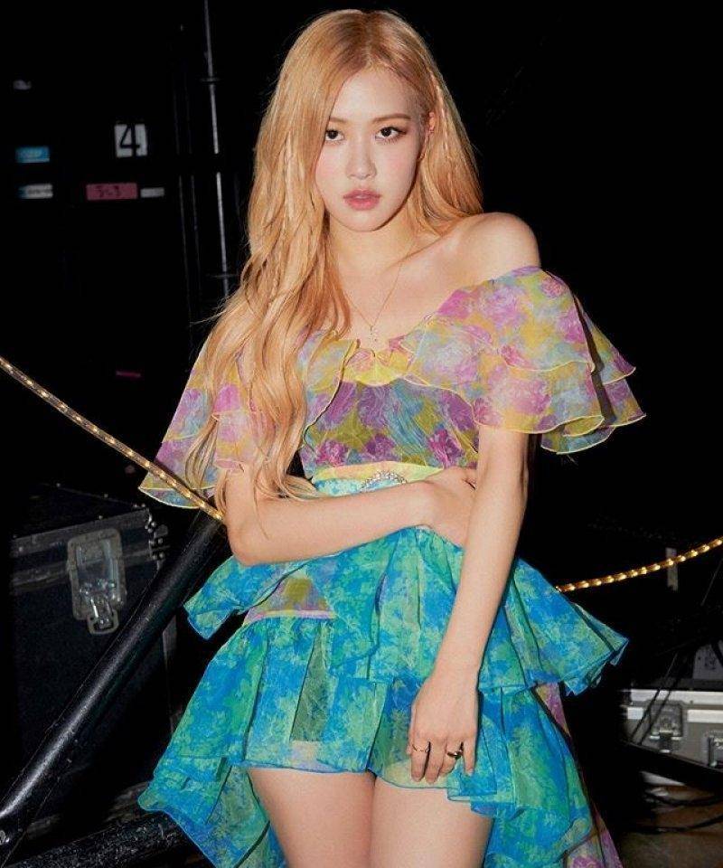 blackpink主唱rosé"演唱美照"曝光却引网酸_下颚_锻炼_动作