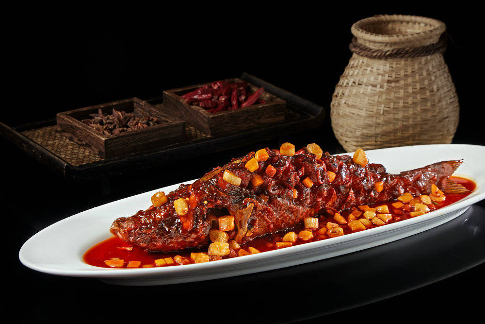 三峡船说活鱼捞干烧江团三峡船说活鱼捞金蒜烧鲶鱼每一条鱼都是原生态