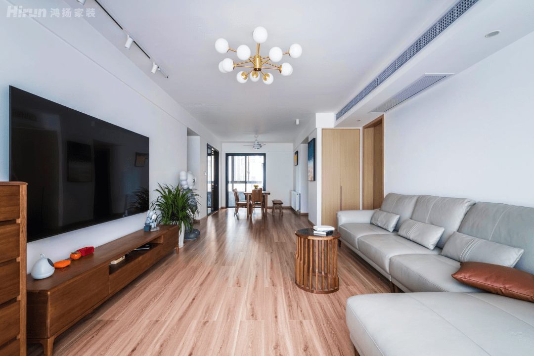 156㎡北欧风四居室,原木地板通铺,全屋简单清爽,爱了