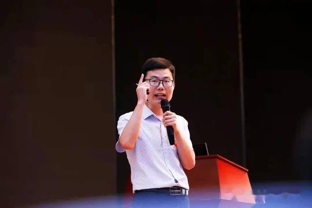 黄志彬东城初中八年级生物老师