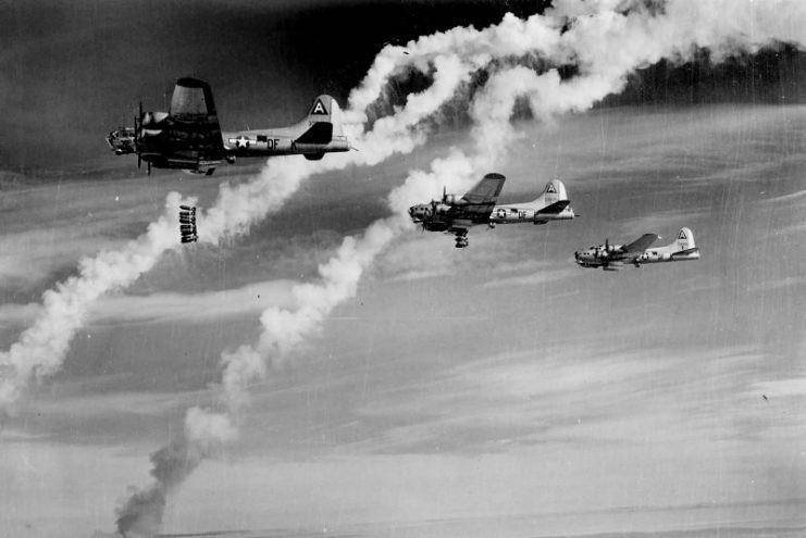 “飞行堡垒”！二战时期美军B-17轰炸机，对地攻击的中流砥柱