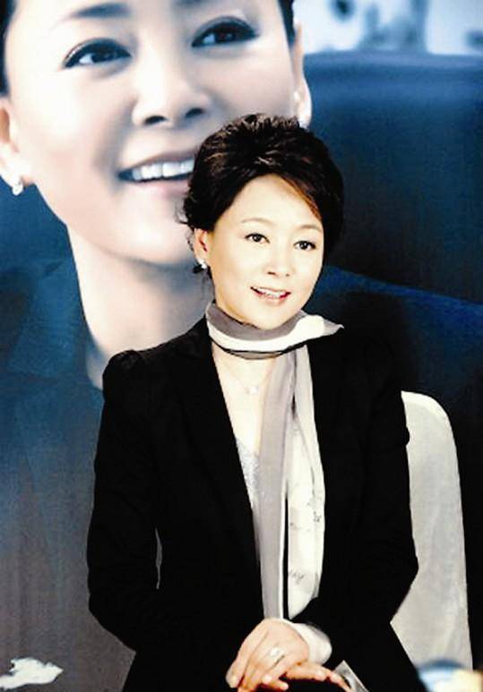 "百花影后"张瑜:24岁成名,33岁为赴美分手,今63岁无儿无女_汪嘉伟