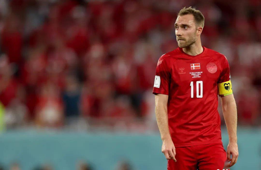 曾"死"过5分钟的他,戴着除颤器重返世界杯_埃里克森_丹麦_球迷