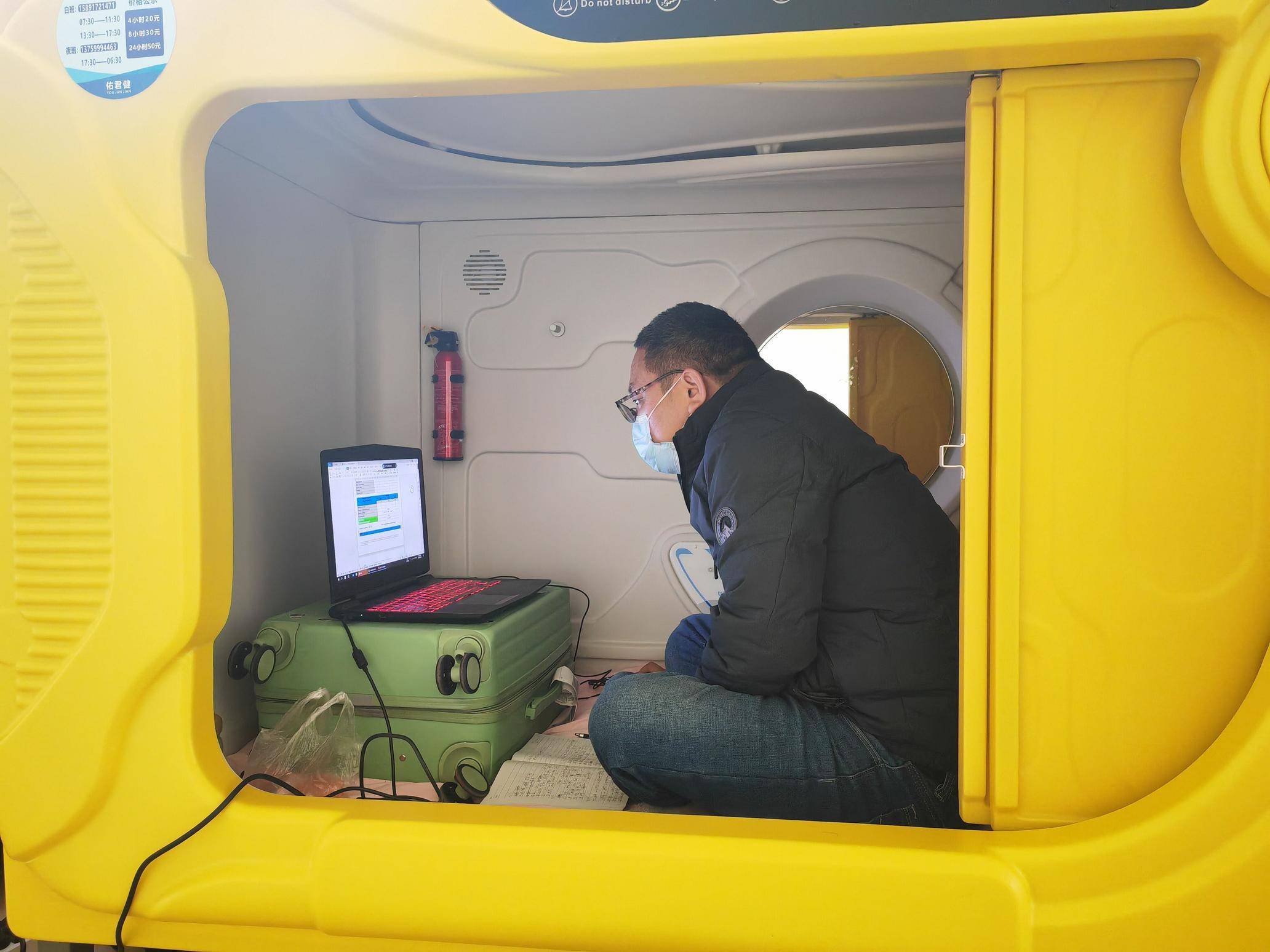 西安一家医院上线陪护胶囊舱 使用24小时收费50元 可休息可办公受到