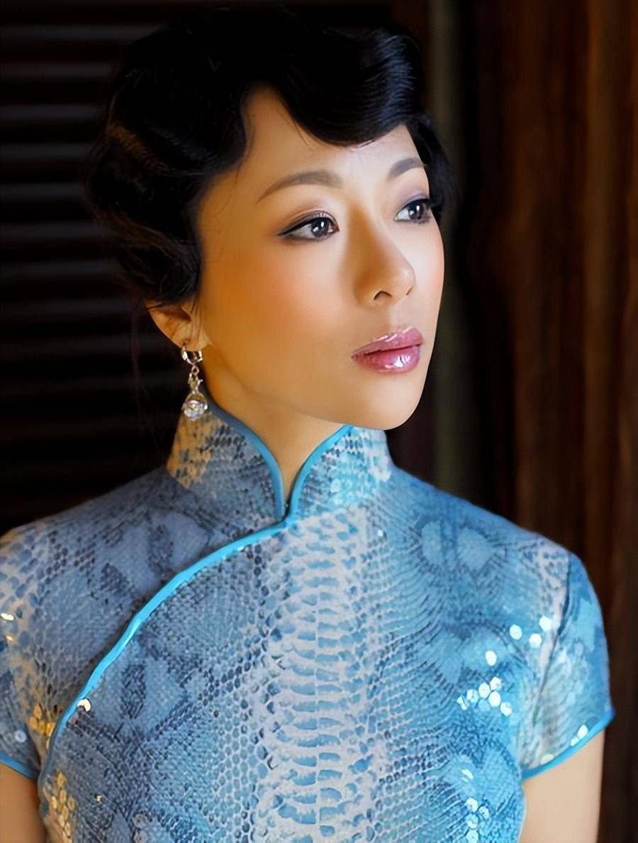 演员何珈好,为丈夫保剑锋放弃事业,婚后生一子,一家三口超幸福_刘涛_