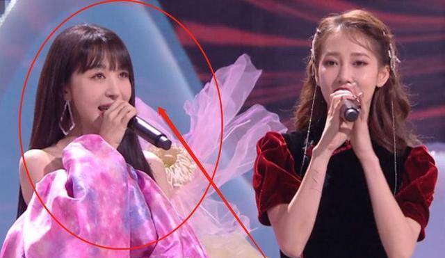 李菲儿为假唱道歉,鞠躬表示对不起大家不该假唱,还疑似回应baby_吐槽