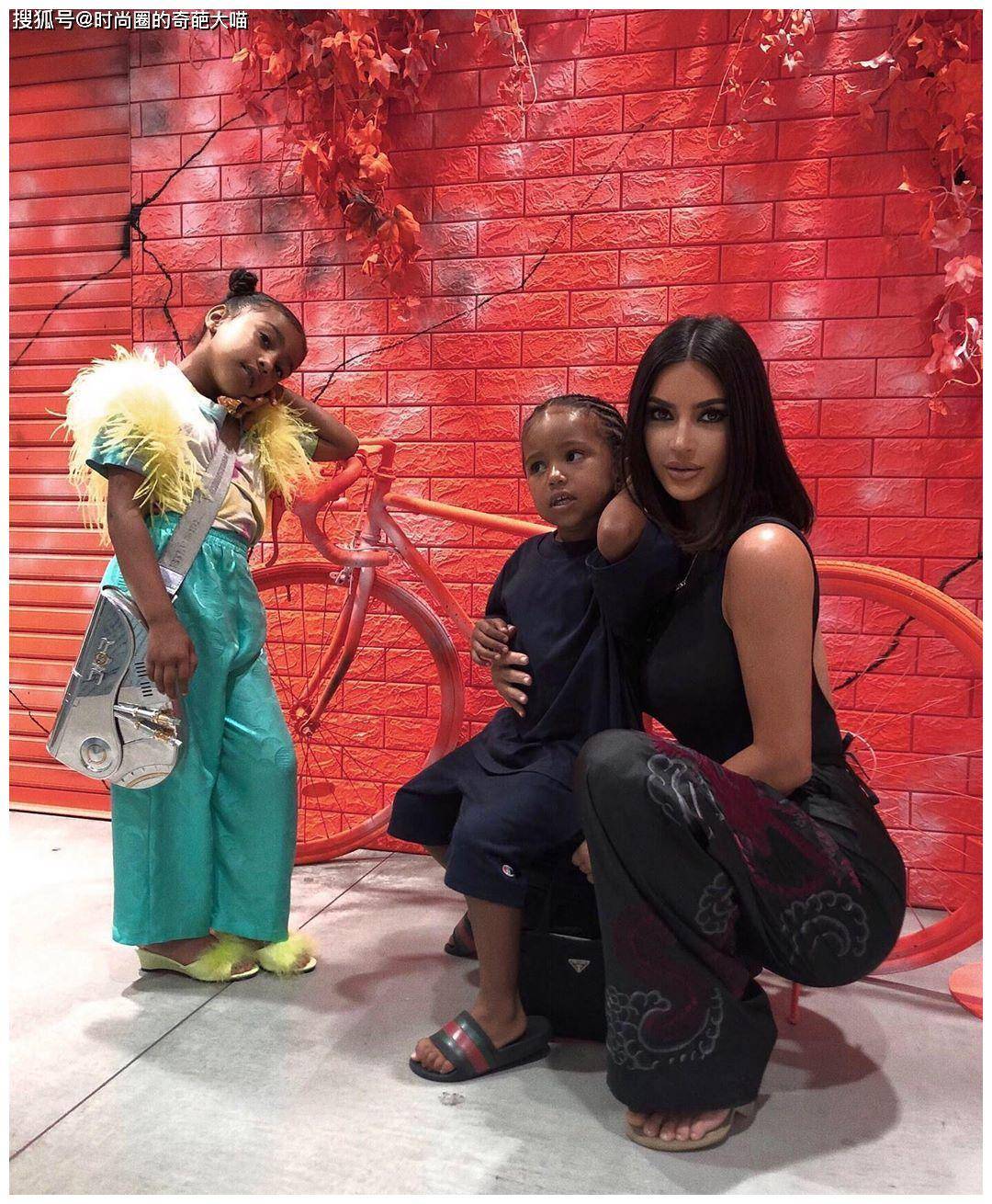 卡戴珊6岁女儿年纪小气场强,时尚感被肯豆肯定,成为星二代楷模_西北