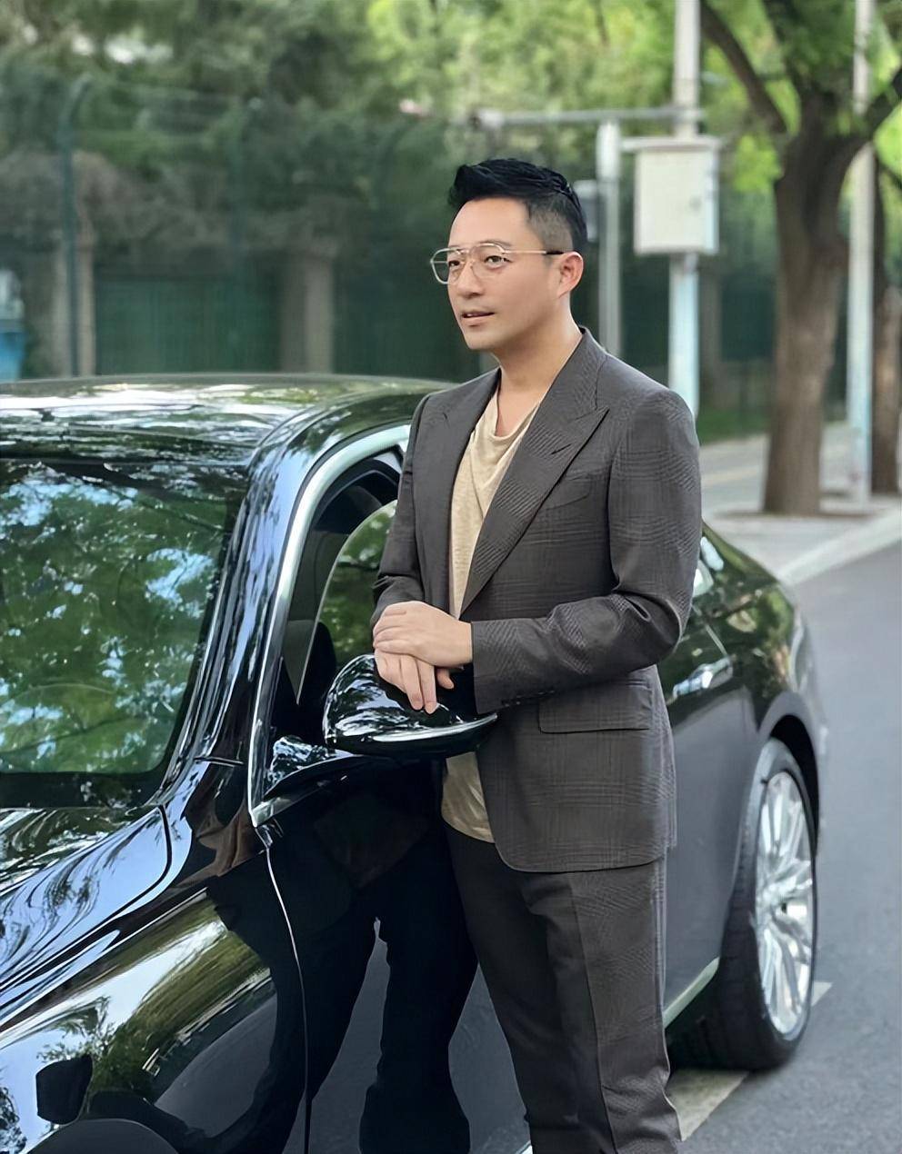 顺藤摸瓜,深挖张兰汪小菲母子资产,正吃瓜的我迷茫了_直播间_麻六记