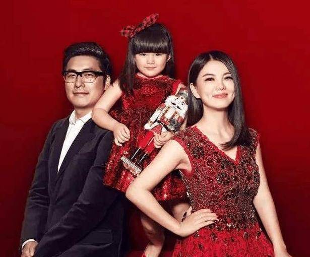 阔太李湘:前夫破产扭头就走,转身再嫁富豪生女打扮成"富贵花"_王诗龄
