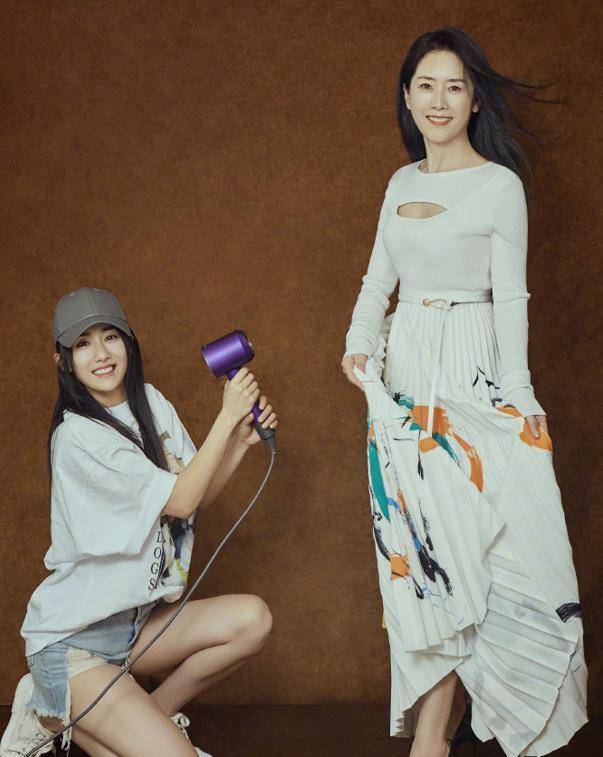 刘芸母女被忽视?官号打错名字,刘芸当场指错:我妈妈叫罗雅萍