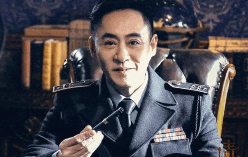 他因饰演阴蚀王被称为童年阴影,如今穿上军装后,却帅到不敢认_修庆