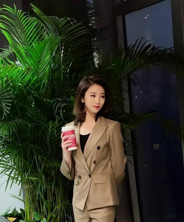 央视新晋女主持,颜值才华并存,生活充满正能量,网友:宝藏女孩_余露莹