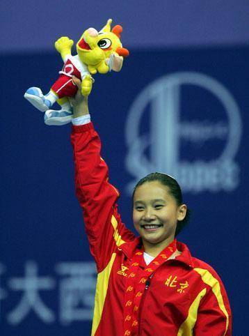 体操女神"恋上"奥运冠军,倒追8年才成功,如今33岁仍是女神_张楠_滕