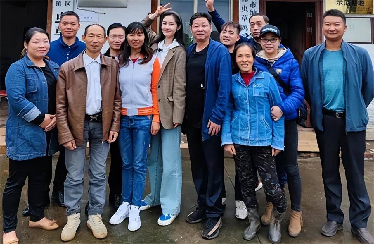 娶小15岁名模当老婆,如今隐居山林幸福自在_赵亮_父亲_胡敬