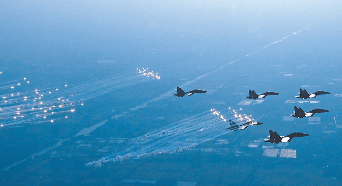 空军航空兵某旅组织编队飞行训练