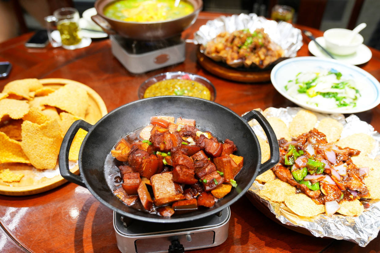 六安,从色香味俱全的吊锅宴开始,吊锅馍酥脆可口,好吃_青菜_旅行_美食