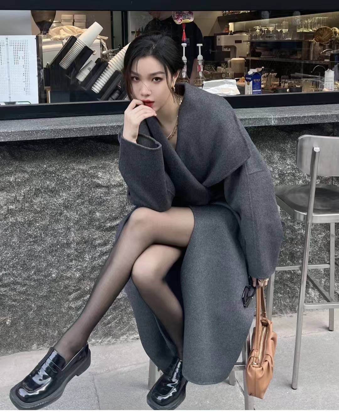 "黑丝"无罪,"炸"是真理,大衣搭配黑丝才是绝配!_黑色_look_长袜