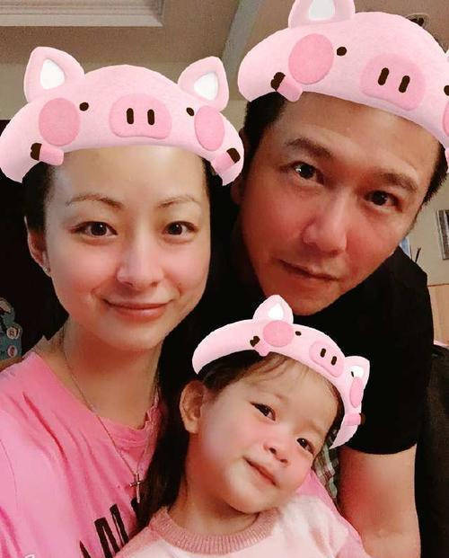 可见温兆伦7段感情,都难以守信,如今年过半百的温兆伦,自从遇到赵庭便