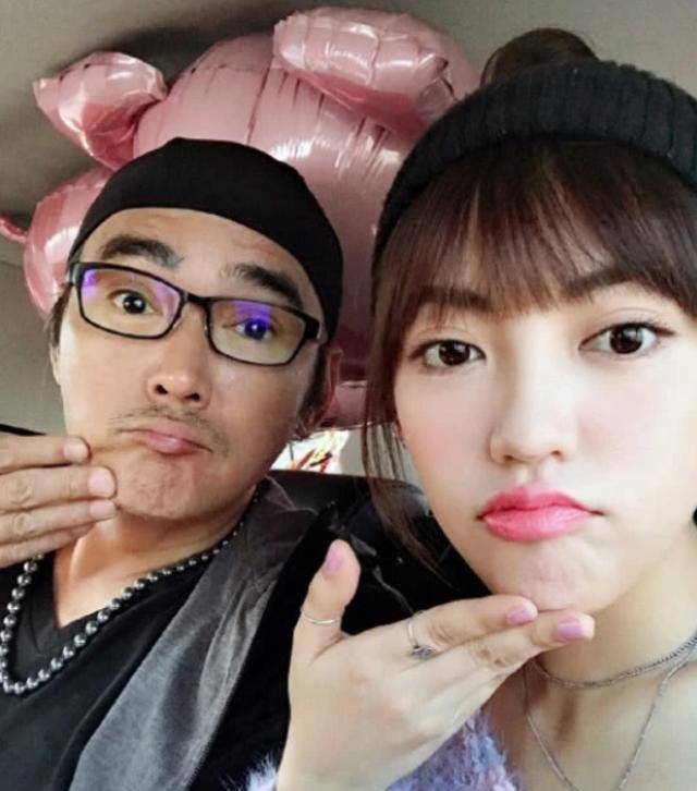 生活中的焦恩俊可是一位妥妥的女儿奴,对焦曼婷特别的疼爱,尽管女儿