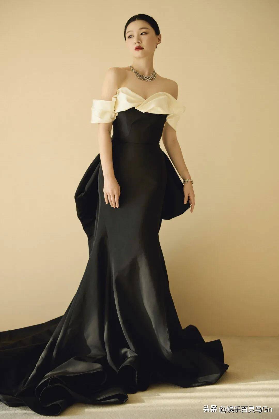 金靖出席参加第31届中国电视金鹰奖活动,金靖社交平台晒出造型写真