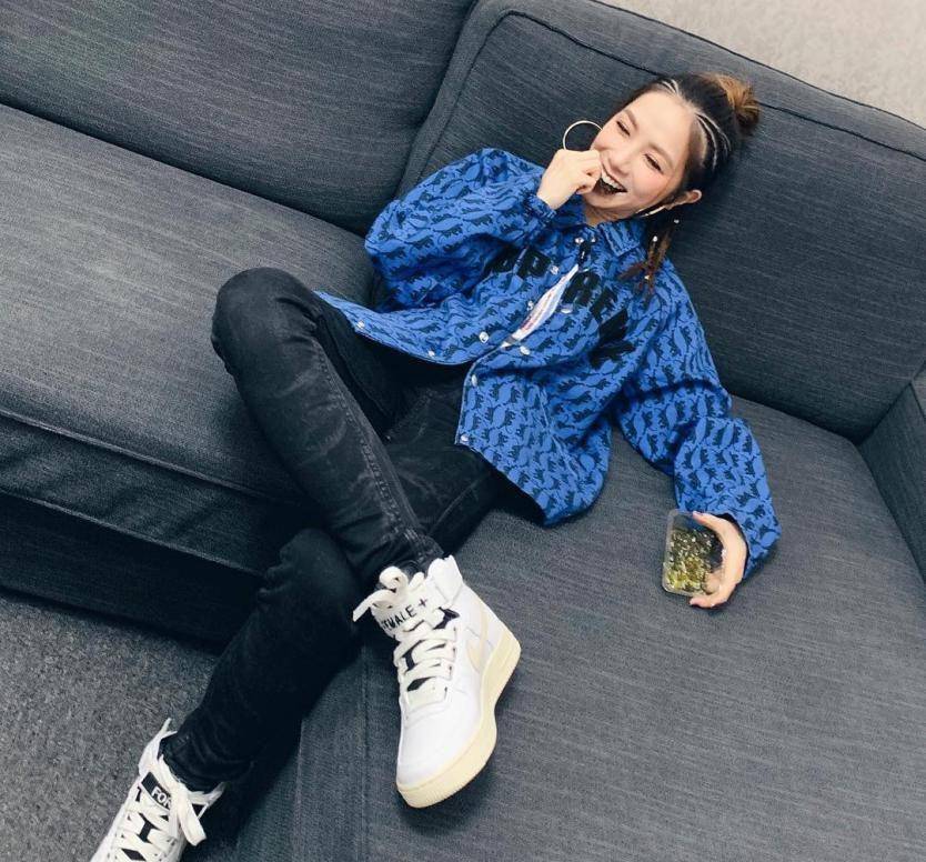 皮裤out––邓紫棋aj潮流很skr!_球鞋_跑鞋_黑色