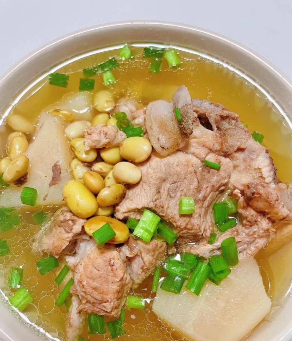 春天喝汤,家里人常喝这汤,汤汁鲜美,营养丰富,增强免疫力_黄豆_白萝卜