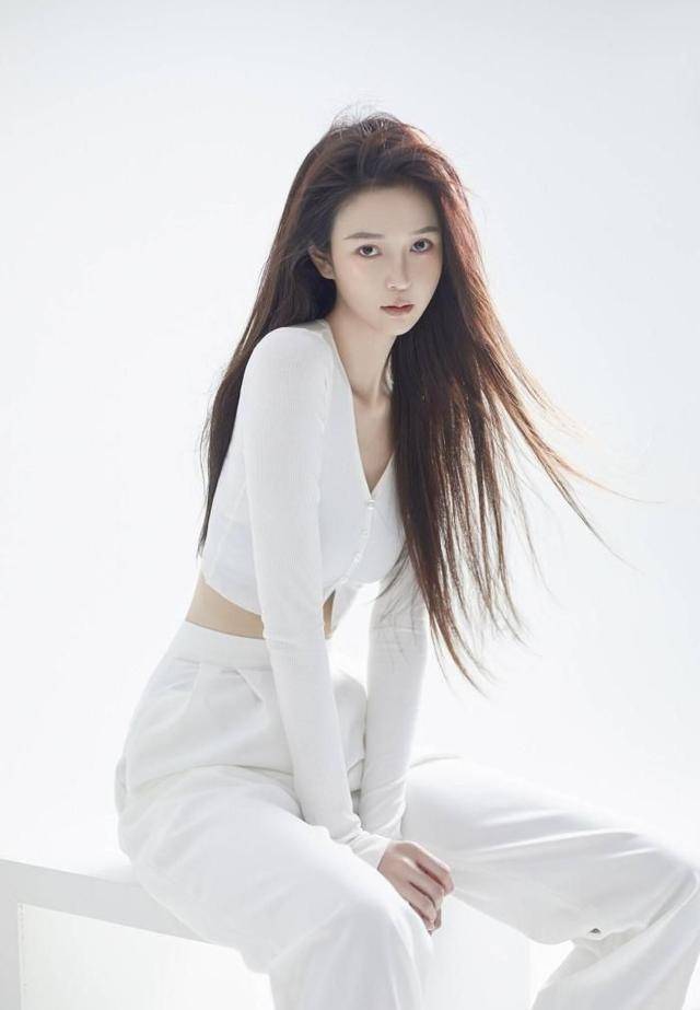 邱诗媛,肤白貌美的她,妥妥的气质女神!_高冷_演技_电影