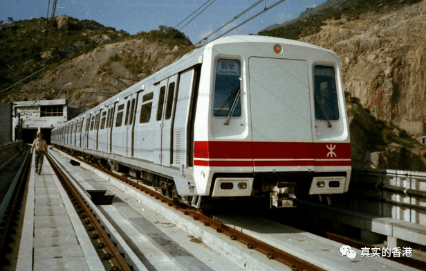 香港换国产地铁了!_列车_车门_train