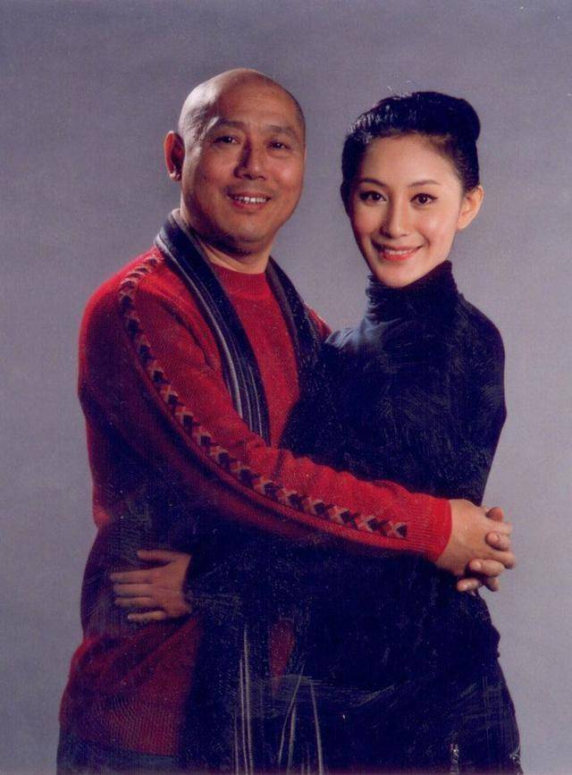 李成儒:2婚娶小18岁青衣,转身又恋小28岁演员,今66仍孤身一人_史依弘