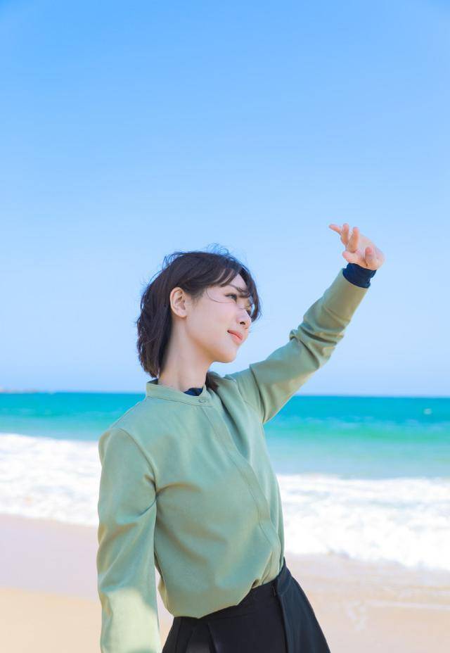 女心理师杀青,工作室晒杨紫一套海边大片,走清新路线更迷人_演艺圈