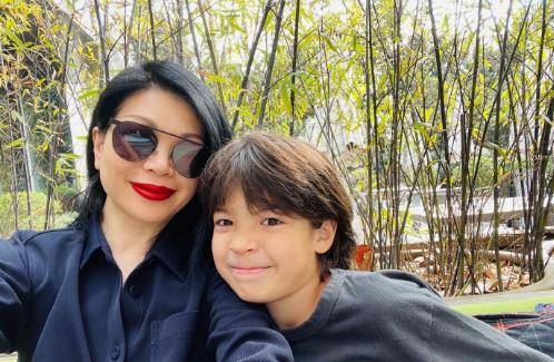 有一种"帅气"叫吕燕儿子,遗传母亲的塌鼻子,却长成混血小王子_丈夫