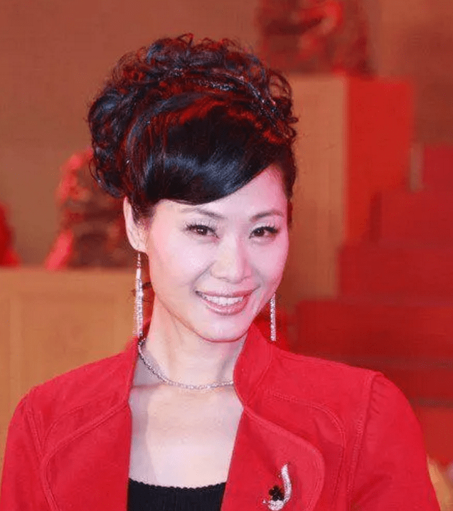 于文华:与李凡离婚后,再嫁网恋对象,如今已携手走过21年_生活_父母