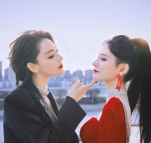 张馨予张予曦同台太难懂?短发亮相又美又飒!