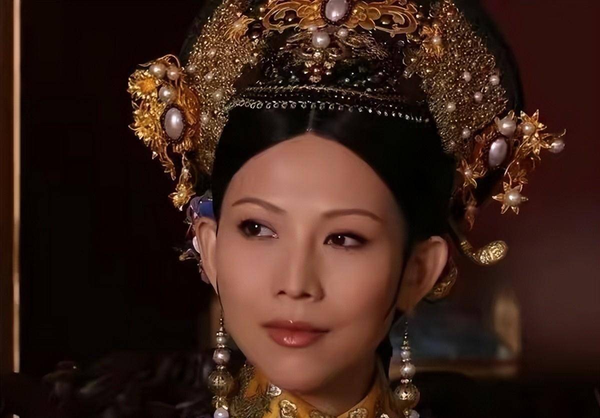 出演《甄嬛传》里皇后的香港演员蔡少芬就是一个原生家庭不及格的典范