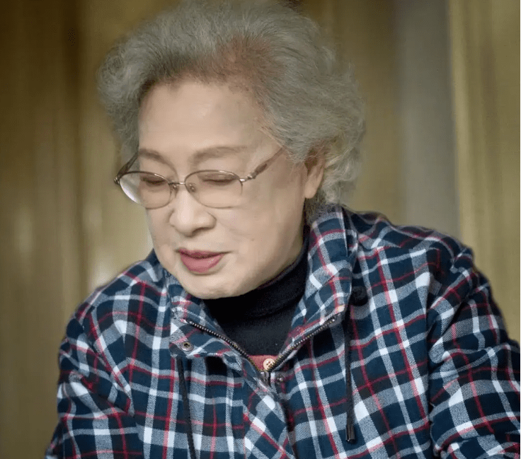 壽100歲的秦怡老師:婚姻坎坷,被欺騙遭家暴,兒女福薄一生不易_陳天國