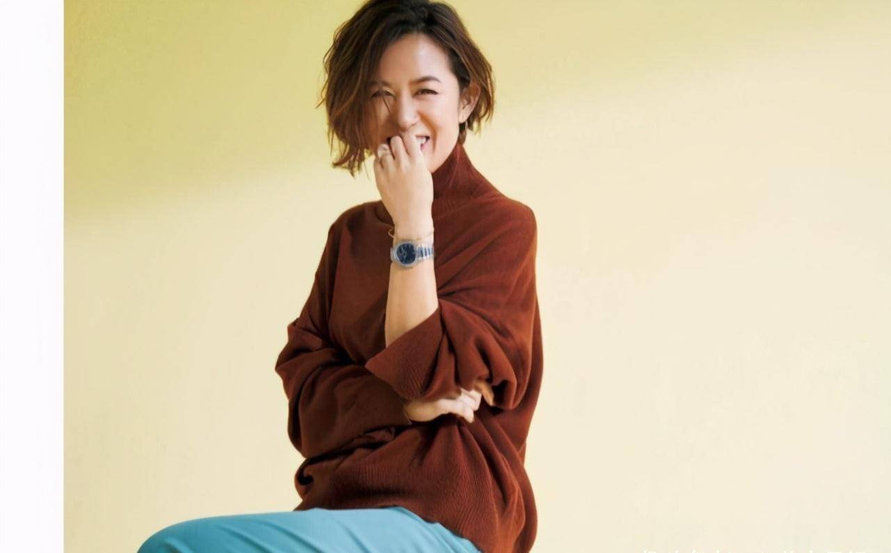 最美的"黑色穿搭"灵感,原来我们都穿错了_洛薇_细节_白色