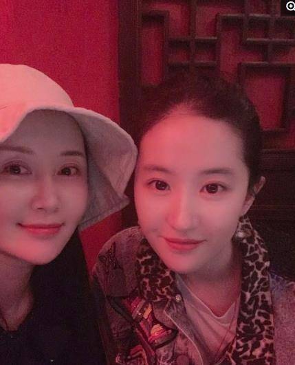 比起杨幂"塑料姐妹情",舒畅对刘亦菲16年真心才是够豪横_唐嫣_感情