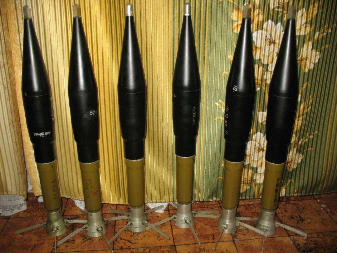 随着苏联t-62坦克的滑膛炮量产成功,苏联也开发出了稳定尾翼脱壳穿甲