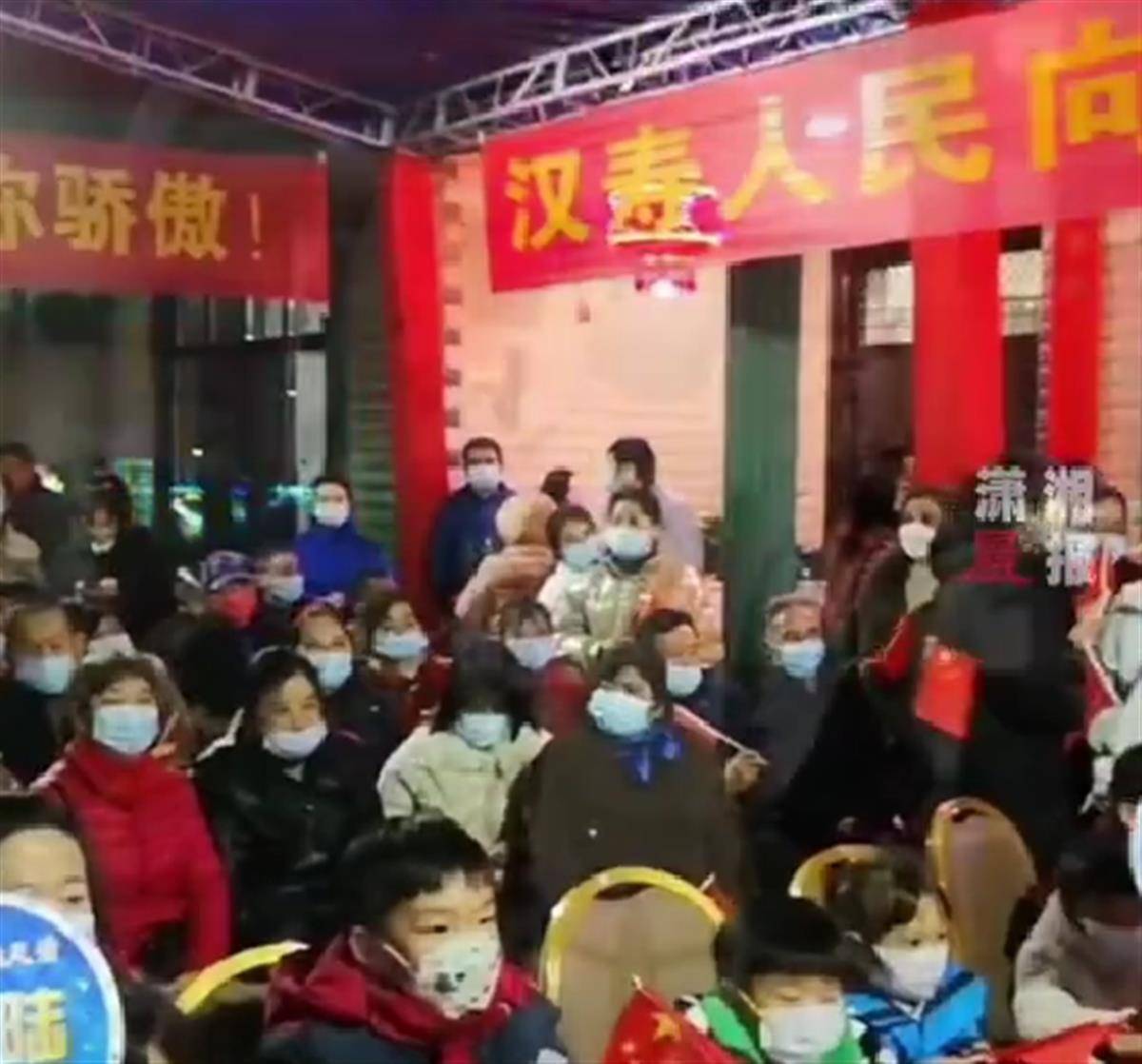 老家张灯结彩,见证航天员张陆飞天成功_院子_汉寿_家人
