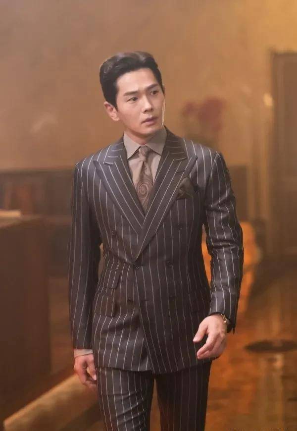 《顶楼3》严基俊对温朱万露出冷漠的表情,隐藏的过去终于被揭开_白俊