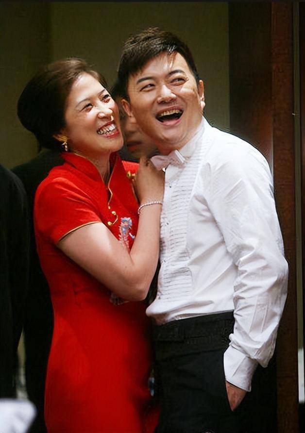 高崚与陈宏分手16年:她嫁富商做妈妈,他的事业婚姻坎坷有泪_羽毛球