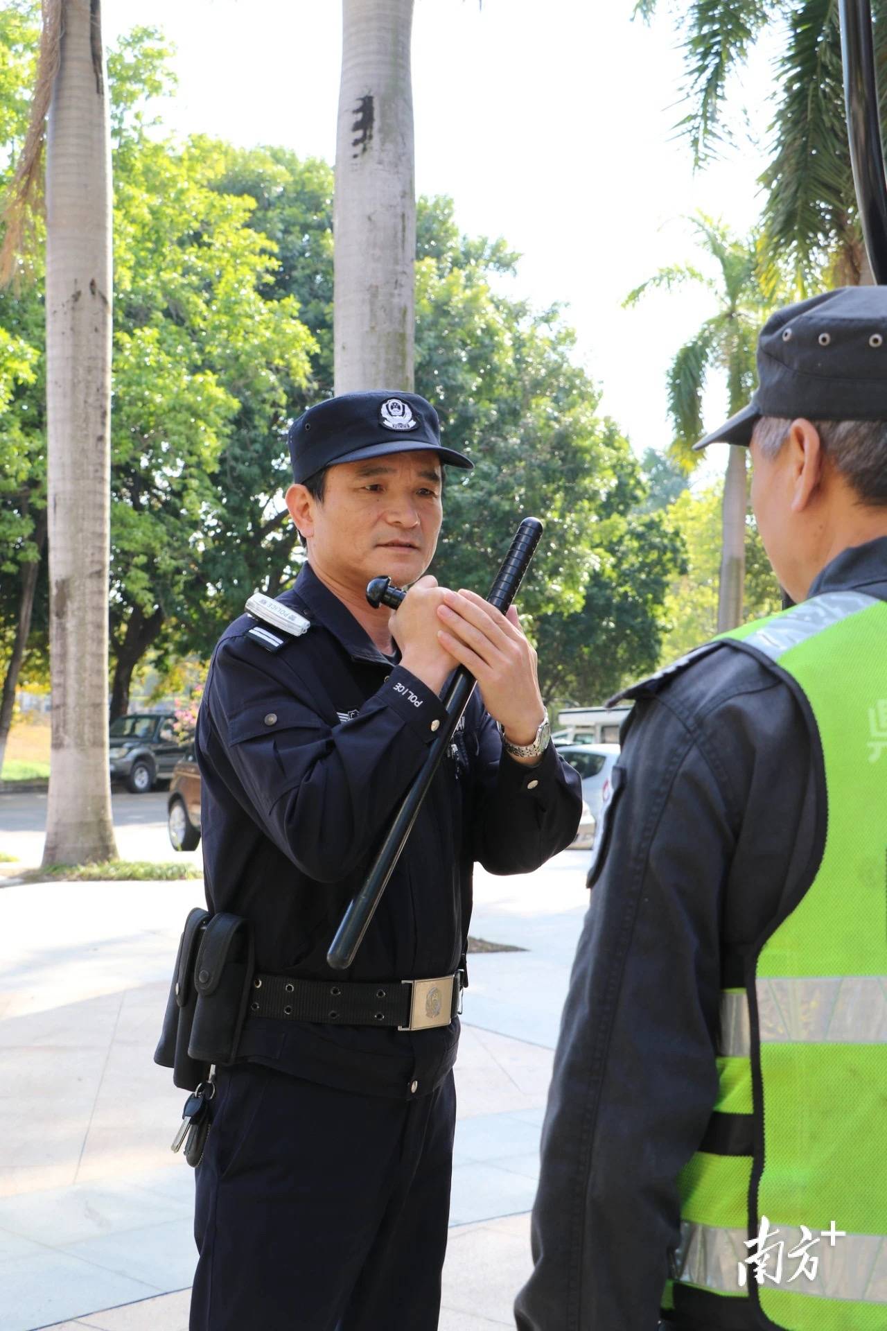 莞警护安直击|与时间赛跑!企石公安民警巧救危急人员_姚国文_男子_群众