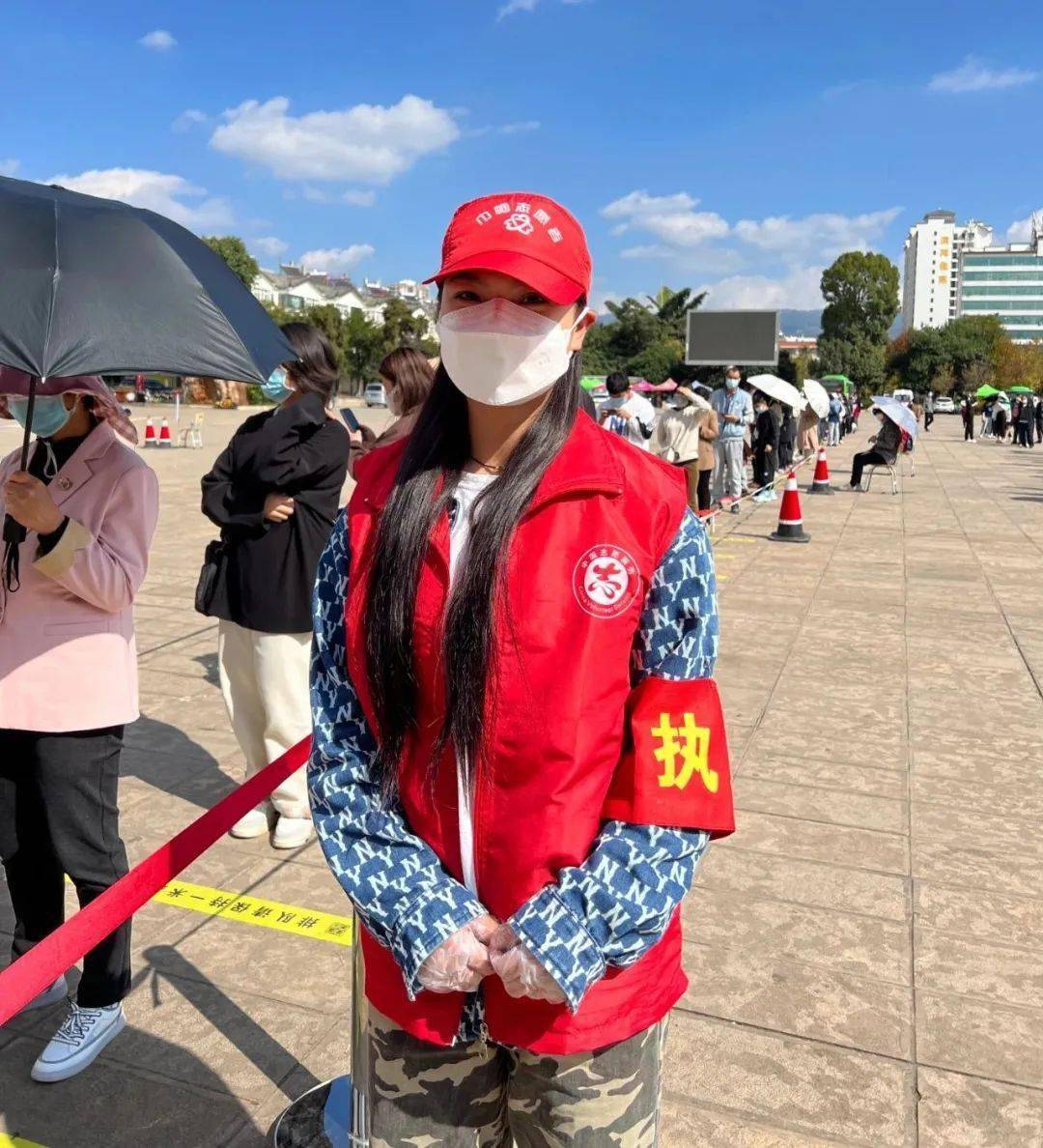 点点微光聚力量 巾帼疫线绽芳华