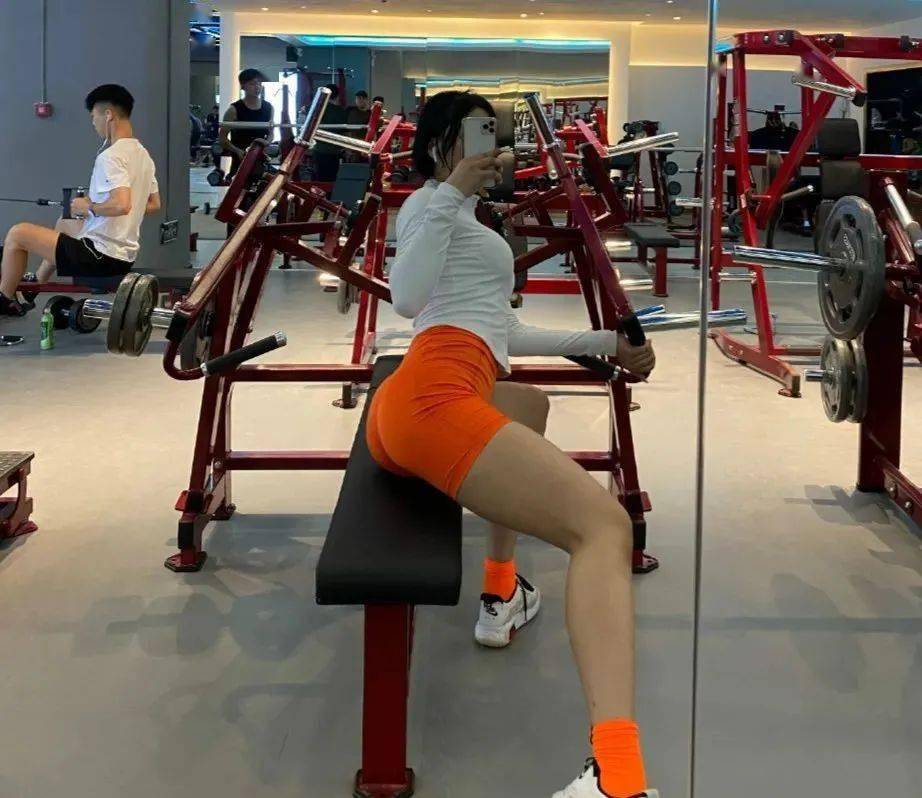 妹子的微博名叫@181琪琪