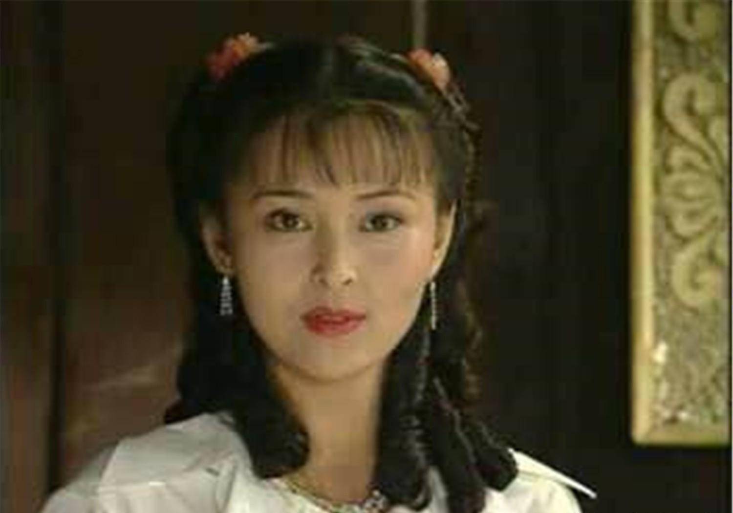 与黄志忠相恋8个月就结婚,13年后被丈夫抛弃的何音过得怎么样?