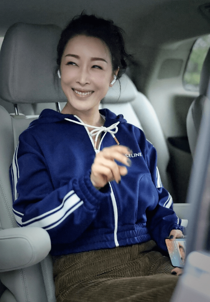 孙悦素颜健身!极度自律漂亮如从前,50岁还有婴儿肌白嫩有弹性!